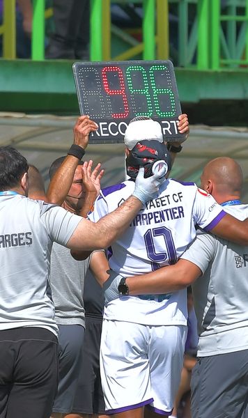 Panică în Superliga    FOTO.  Charpentier,  accidentat de un coleg  » A fost scos cu greu de pe teren și trimis la spital