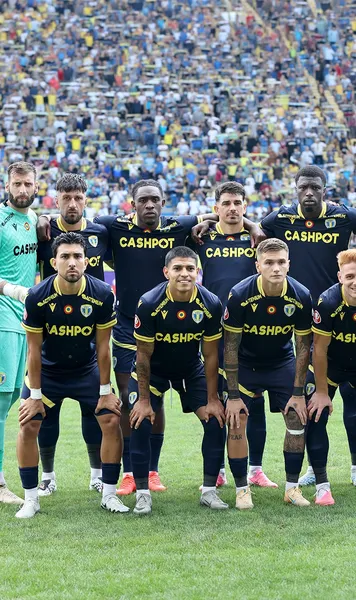 Gazonul le pune probleme   Petrolul vrea să se mute pe alt stadion, din cauza terenului  de pe „Ilie Oană”  » Antrenorul a răbufnit: „Nu e normal!”