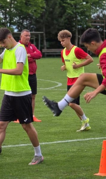 Invitat-surpriză la CS Dinamo   FOTO.  Cine a venit la antrenamentul lui  Ionuț Chirilă,  înaintea meciului cu ASA Târgu Mureș
