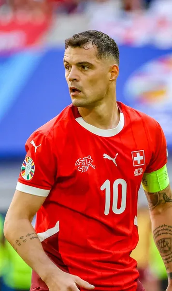 Xhaka a recunoscut  Căpitanul Elveției e anchetat de procurori după ce a obținut un certificat fals de vaccinare  COVID-19   » Ce riscă 