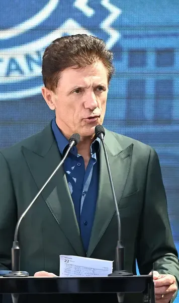 Muzeu pentru Gică Popescu  Investiție de  3 milioane de euro  la hotelul pe care îl deține în Predeal: „Trofeele erau în cutii, prin garaj”