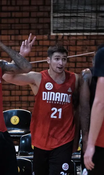 CS Dinamo și-a demolat adversara    VIDEO.  Roș-albii, cu un pas în grupele  FIBA Europe Cup