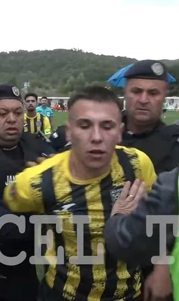 Scene șocante în Liga 3!   VIDEO.  Jandarmii au intervenit, după ce  doi coechipieri s-au luat la bătaie.  Reacția antrenorului