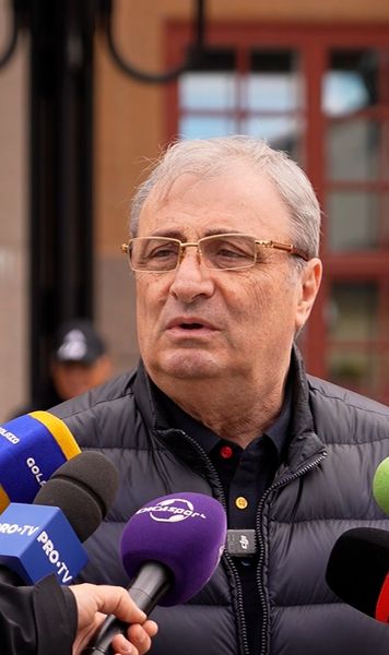 Hagi pune la punct ultimele detalii   VIDEO.   Cum se pregătesc „tricolorii”  pentru Suedia: „Face asta pentru a dezechilibra sistemul lor”