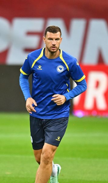 Dzeko s-a antrenat pe Arenă   Legendarul căpitan al Bosniei e la București. Ce  nu a făcut cu Polonia  a făcut aici! „Ne dă putere”