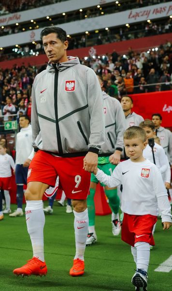 Șocanta Polonia  Ce se întâmplă la viitorii rivali.  Președintele filmat beat a schimbat copilul  lui Lewandowski în tunel