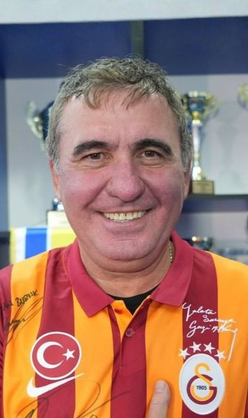 „Vă doresc multe trofee”  Echipa despre care  a postat Hagi  înaintea meciului cu Polonia