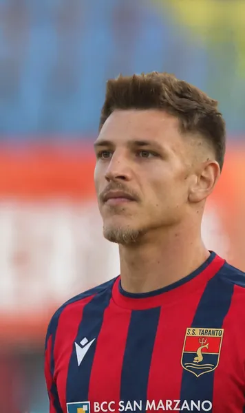 Situație incredibilă   A fost prezentat de clubul din Italia, dar jucătorul român susține că  nu a semnat contractul:  „Nu voi merge acolo!”