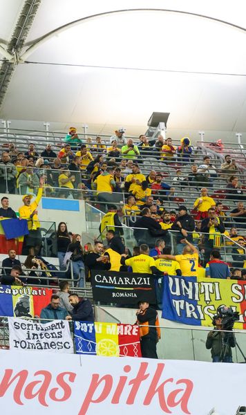 Incredibilă atmosferă la Varșovia  Duelul imnurilor, la start.  Impresionanți, polonezii!  Greu pentru 1.000 de români!