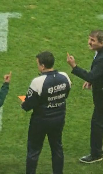 Furia lui Hagi  Cum a reacționat selecționerul la golul Poloniei și  cearta cu arbitrul de rezervă