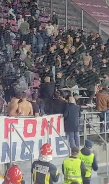 S-au încins spritele pe Giulești   FOTO.  Bătaie între fani la amicalul  Rapid - Genoa!  A fost nevoie de intervenția Jandarmeriei