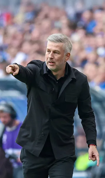 Oferte pentru Edi Iordănescu   Antrenorul român a intrat în atenția  mai multor cluburi.  Unul evoluează în Europa League! 