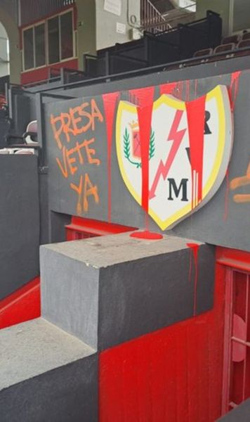 Stadionul lui Rayo, vandalizat    FOTO.  Se cere  demisia președintelui!  Comunicatul dur emis de club: „Consecința evidentă a urii”