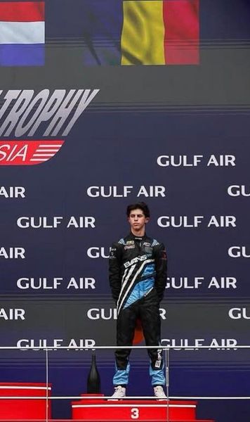 Un român, pe podium la Sepang!    FOTO.  Pilotul  David Cosma Cristofor,  rezultat incredibil la Trophy Malaysia: „Pas înainte în drumul către F1”