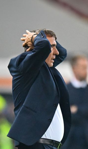 România se prăbușește după 0-1   ANALIZĂ.   Record negativ pentru Hagi.  El, Bölöni și Rădoi sunt singurii din acest secol