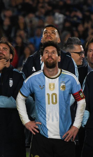 Moment jenant la retragerea lui Messi   FOTO.  Ce a apărut pe cer la  spectacolul cu drone  dedicat argentinianului » 80.000 de oameni au huiduit copios