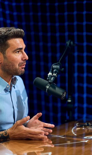 Mutu vs. Hagi  Golgheterul naționalei recunoaște: „Mereu am fost la un cioc de barză” + n-a uitat  ce-i reproșează românii: „Problema noastră, ca nație”