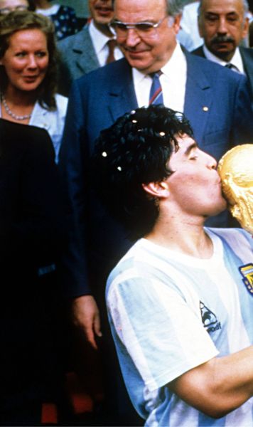 Argentina marii întrebări  Confuzie la Buenos Aires: „Ce urmează după Maradona și Messi?".  Cine e posibilul urmaș al „zeilor”