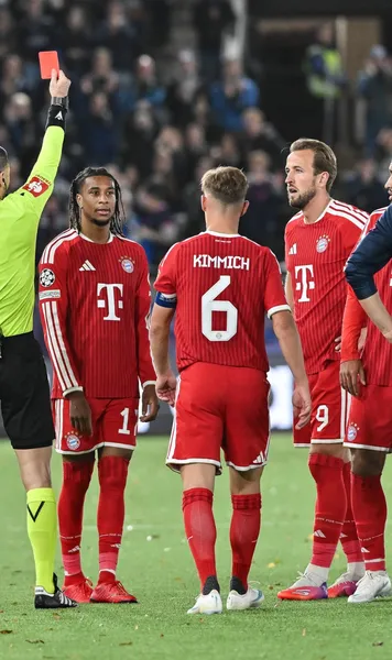 „A fost mai deștept ca tine"  FOTO.  Olise, criticat în vestiar de Kane si Kompany  după eliminarea care a decis Viking-Bayern. Ce a făcut. Ce joc ratează