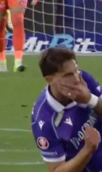 „Nu mai poate să deschidă gura!”  Accidentare gravă în  U Cluj - FC Argeș  » Garutti a ajuns la spital și ar putea fi operat