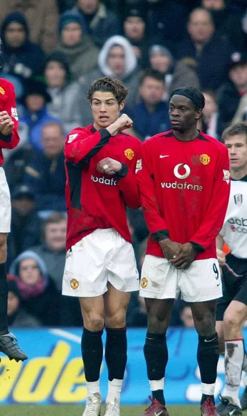 „Oportunitate excelentă”  Ex-fotbalistul  de 7 ori mai bogat  decât Ronaldo ar putea investi la clubul din Premier League