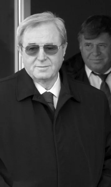 A murit Viorel Păunescu  Fostul președinte al Stelei  a murit la 91 de ani.  FCSB și CSA au pierdut palmaresul său!