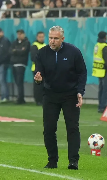 „Nu e rasism, ce rasism?”  Reghecampf, dialog tensionat cu reporterul  GOLAZO.ro   »  Ce spune despre scandările fanilor
