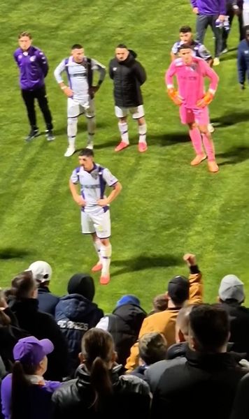 Fanii lui FC Argeș au luat foc   VIDEO.  Jucătorii, înjurați după eșecul cu UTA +  Mesajul primarului:  „Nu vă bateți joc!”