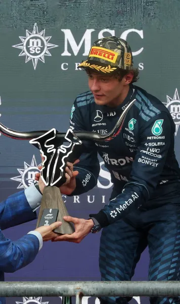 Kimi Antonelli, moment stânjenitor  Senatorul american republican Ted Cruz,  huiduit la Austin  în timp ce îl premia pe italian