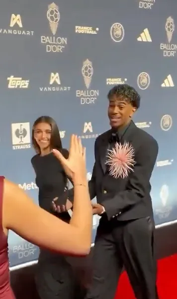 Yamal, moment stânjenitor   FOTO.   A refuzat să dea mâna  cu o influencerință celebră la gala Balonului de Aur