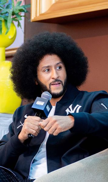 „Aș face-o din nou”  Kaepernick, la 10 ani de când  a îngenuncheat în timpului imnului SUA,  gest care i-a încheiat cariera: „Știam că mă poate costa”