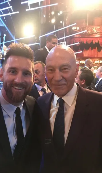 „Ziua în care am cunoscut un zeu!”   VIDEO.  Sir Patrick Stewart, copleșit de emoții când povestea despre  întâlnirea cu Messi