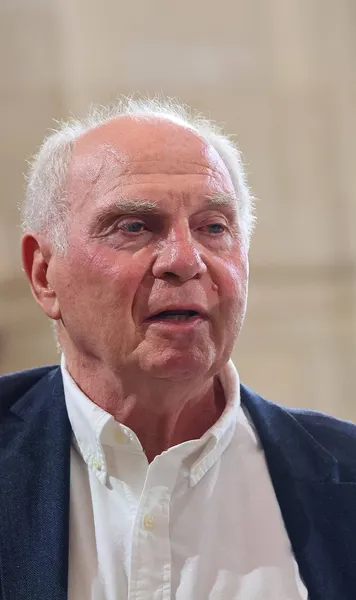 „Să nu ajungă niciodată la putere!”  Legenda se teme pentru  viitorul țării:  „O glumă! Ar trebui să se numească Asociația Prietenilor Rusiei”