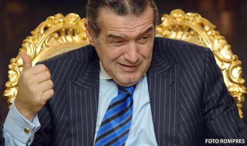 VIDEO Masina lui Gigi Becali, vandalizata de suporterii Stelei