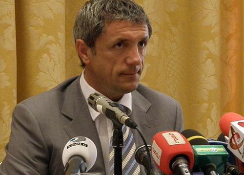 De la capitan al Barcelonei si pana la condamnarea din Dosarul Transferurilor - Cine este Gica Popescu, consilierul premierului Mihai Tudose, cel care va coordona pregatirea Romaniei pentru EURO 2020