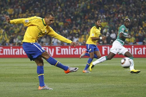 Fotogalerie Brazilia - Cote D'Ivoire 3-1/ Pretul victoriei: Kaka eliminat si Elano accidentat