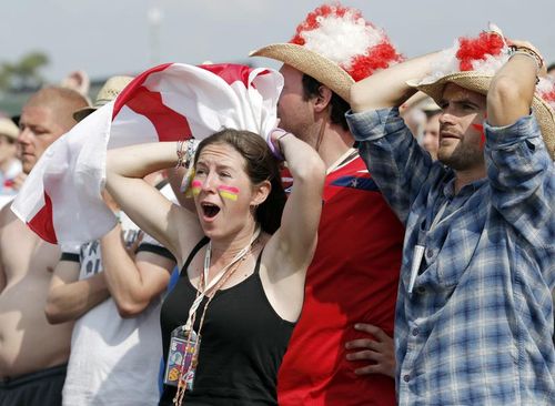 Englezii incearca sa-i recucereasca pe fani: au scazut preturile la bilete