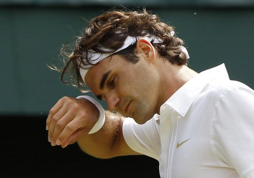 Wimbledon: Regele Federer, eliminat din sferturi