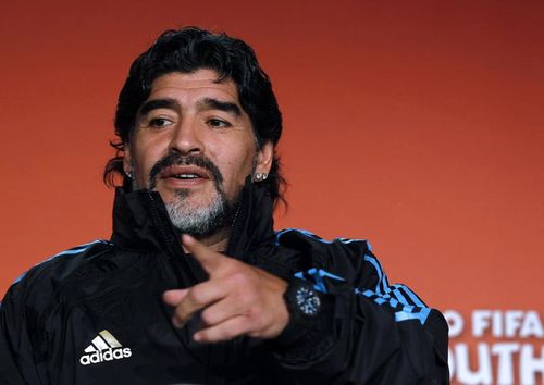 Argentina ii ofera un nou contract lui Diego Maradona