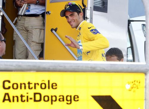 L'Equipe: Apare ipoteza unei transfuzii de sange in cazul Alberto Contador