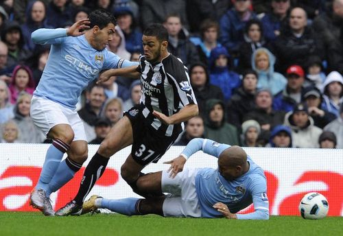 VIDEO Criminal in serie/ Nigel De Jong, doua picioare rupte in sase luni (Ben Arfa, ultimul patit)