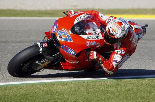 ​MotoGP Casey Stoner, pole position in ultima cursa a sezonului