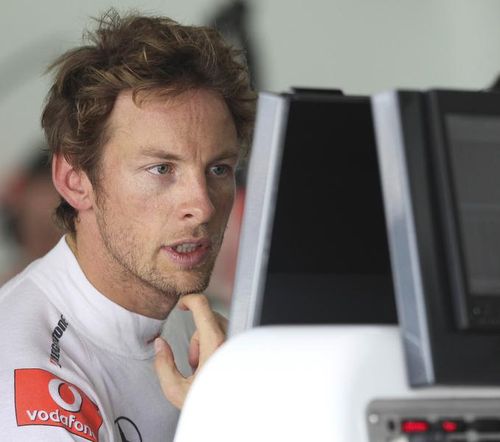 Jenson Button a scapat nevatamat dupa un atac armat in Brazilia