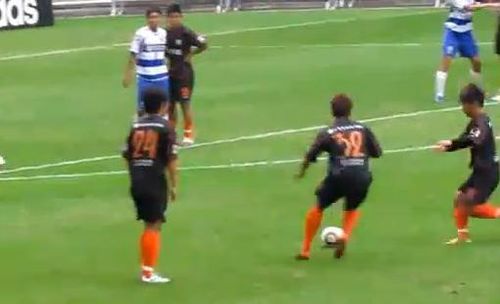 VIDEO Ciudatenia finalului de an in fotbal/ Cum se executa o lovitura libera in China