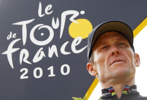 Lance Armstrong si-a dat demisia de la organizatia "Livestrong" - Nike a renuntat la colaborarea cu fostul ciclist