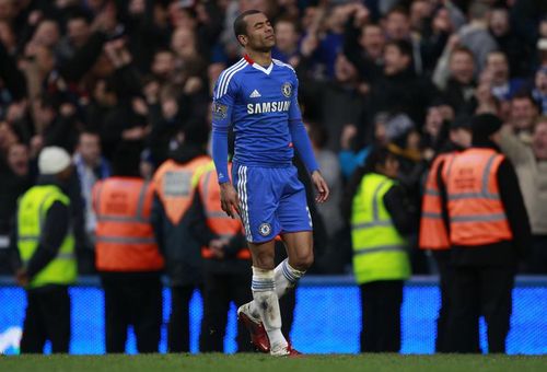 Ashley Cole (Chelsea) a impuscat din greseala un tanar student