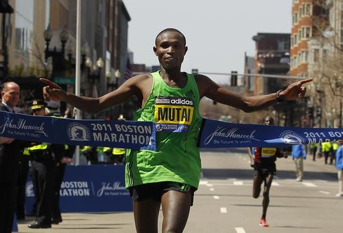 VIDEO Geofrrey Mutai, cel mai bun timp inregistrat intr-un maraton/ Recordul sau nu va fi omologat