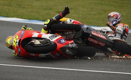 ​VIDEO MotoGP/ FIM va ancheta comisarii de cursa de la Jerez, dupa incidentul dintre Rossi si Stoner