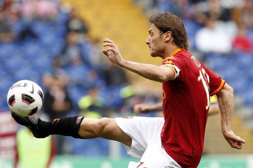 Roma castiga dramatic contra lui Bari - Totti l-a depasit pe Roberto Baggio
