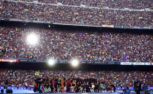 ​VIDEO Imagini unice pe Camp Nou: 98.000 de spectatori au sarbatorit alaturi de Guardiola, Messi si compania castigarea Champions League